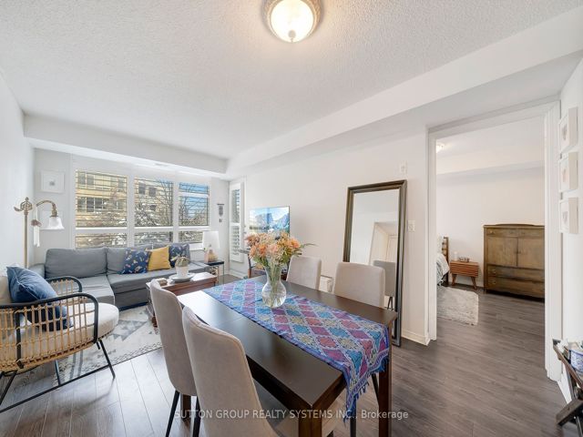 417 - 205 The Donway  W