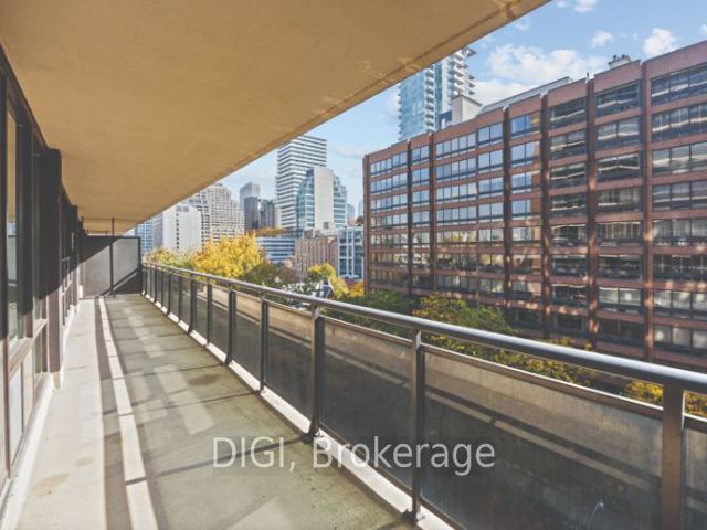 701 - 50 Price Arthur Ave