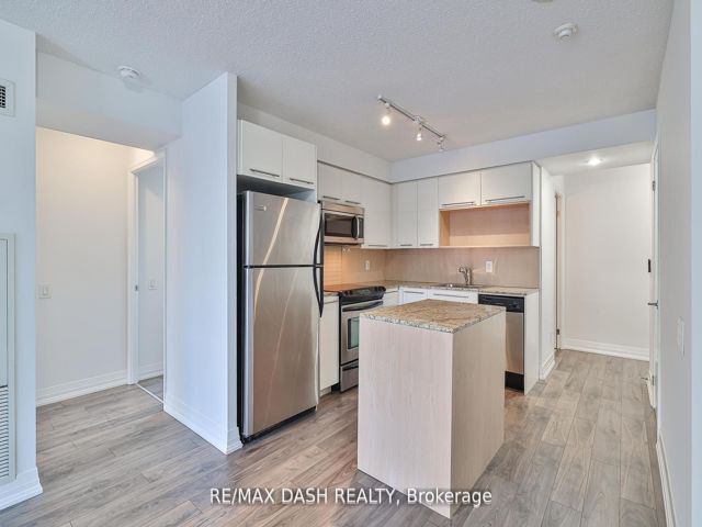 2010 - 25 Carlton St