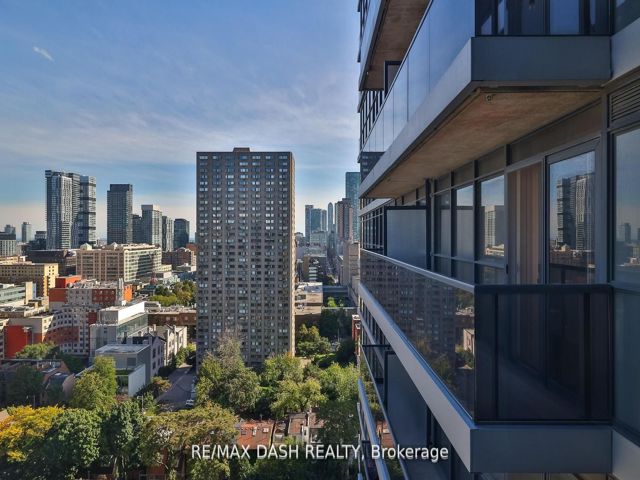 2010 - 25 Carlton St