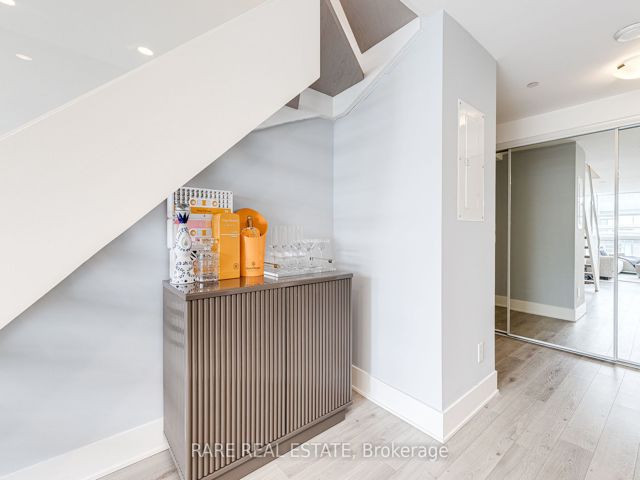 904 - 111 St. Clair Ave W