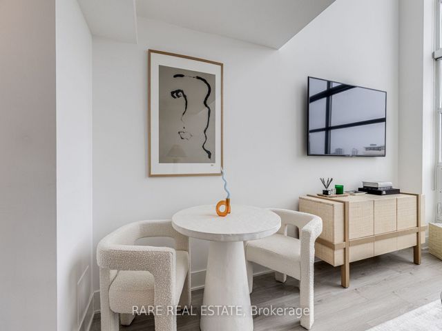 904 - 111 St. Clair Ave W