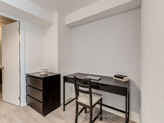 904 - 111 St. Clair Ave W