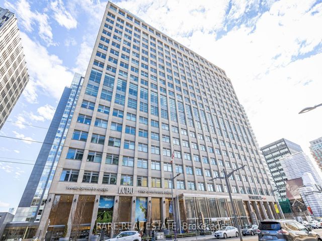 904 - 111 St. Clair Ave W