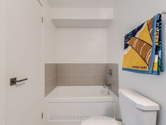 904 - 111 St. Clair Ave W