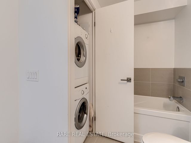 904 - 111 St. Clair Ave W