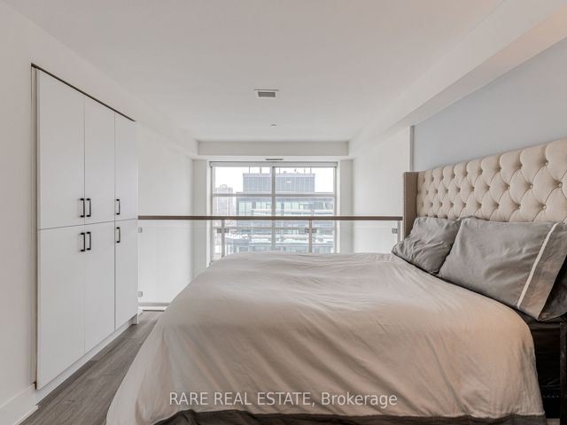 904 - 111 St. Clair Ave W
