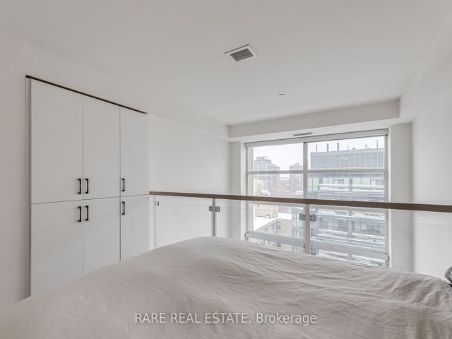 904 - 111 St. Clair Ave W