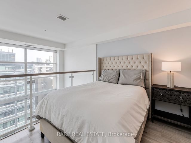904 - 111 St. Clair Ave W