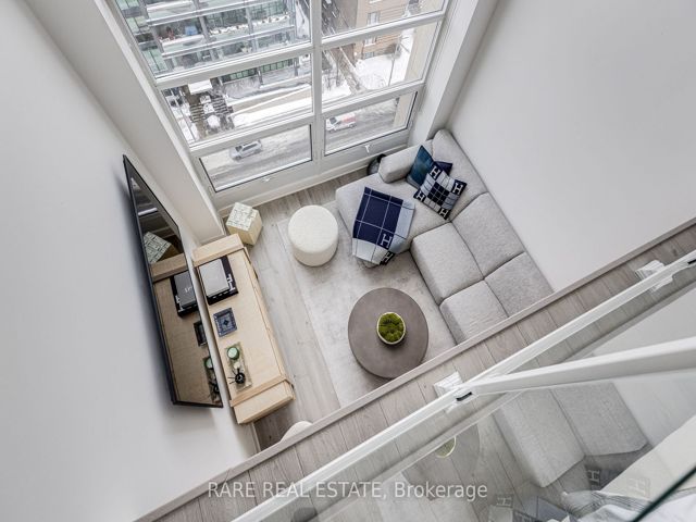 904 - 111 St. Clair Ave W