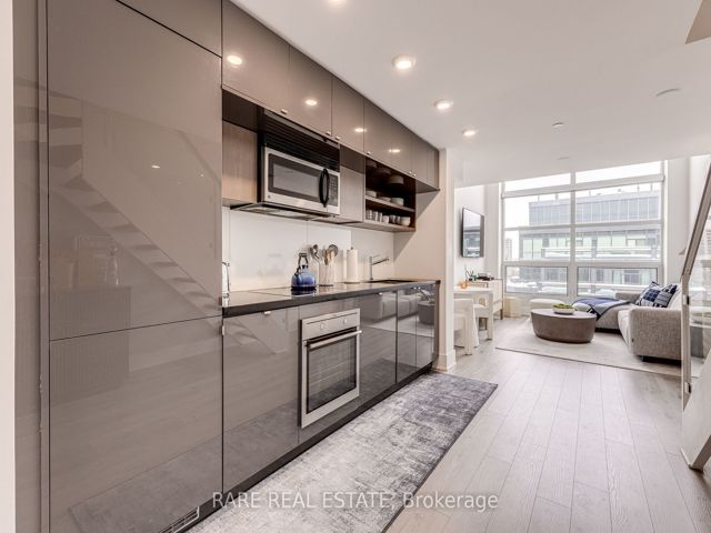 904 - 111 St. Clair Ave W