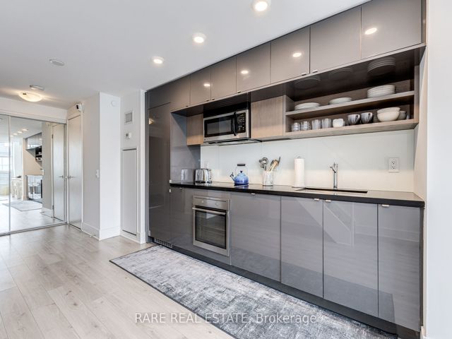 904 - 111 St. Clair Ave W
