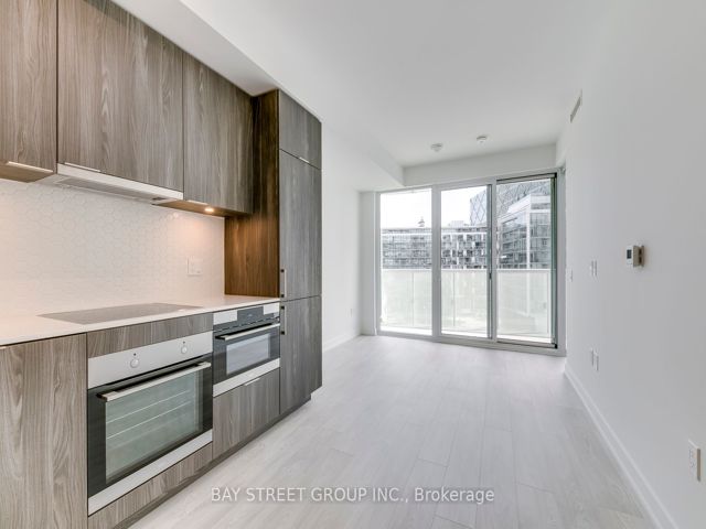 624 - 15 Queens Quay E