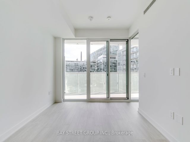 624 - 15 Queens Quay E