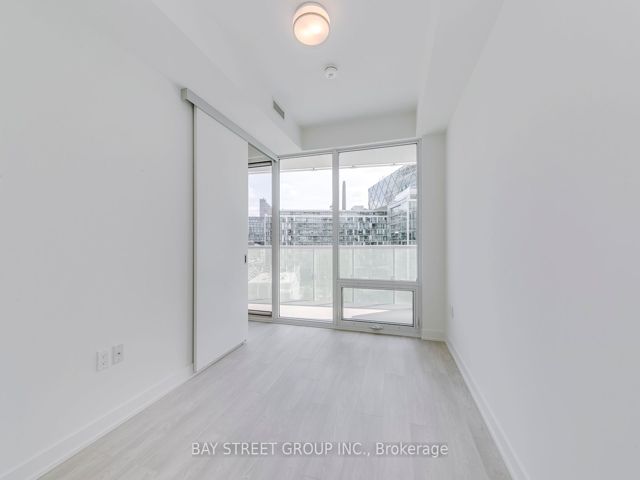 624 - 15 Queens Quay E