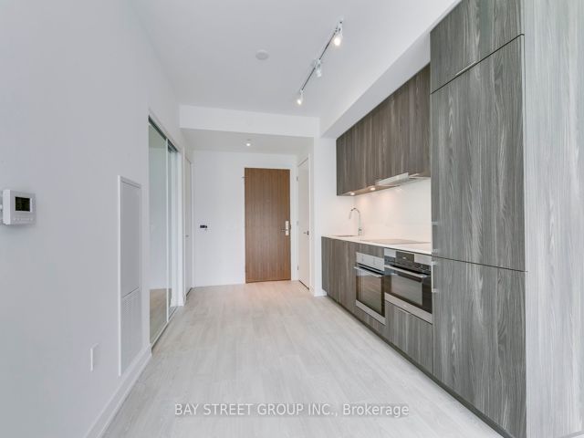 624 - 15 Queens Quay E
