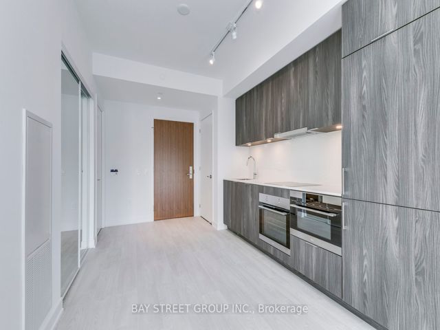 624 - 15 Queens Quay E