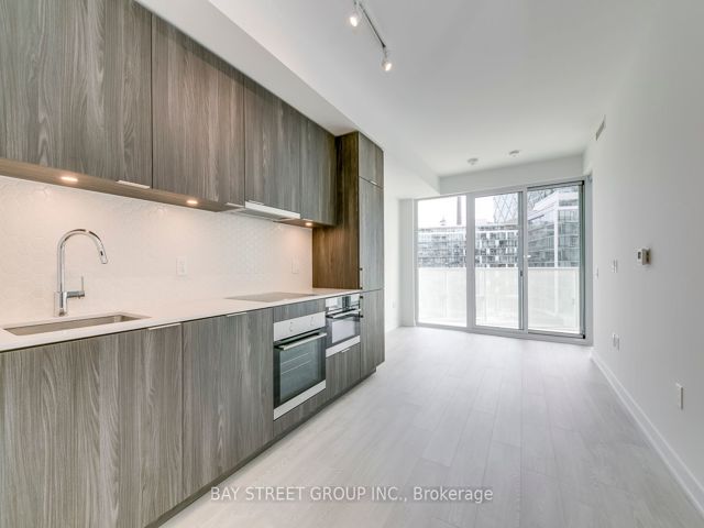 624 - 15 Queens Quay E