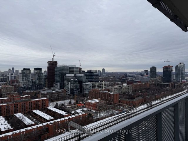 2210 - 20 Richardson St