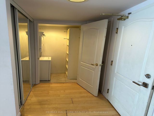 809 - 18 Stafford St