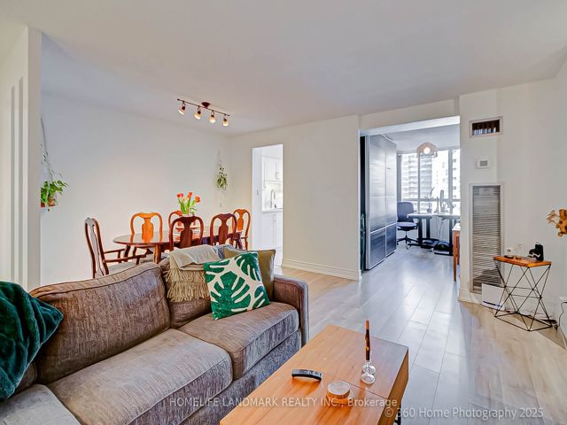 1703 - 633 Bay St