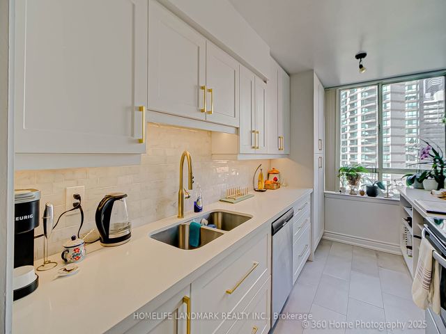 1703 - 633 Bay St