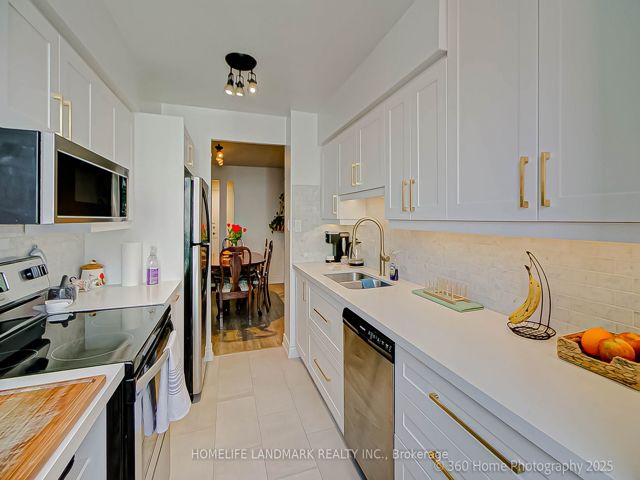 1703 - 633 Bay St