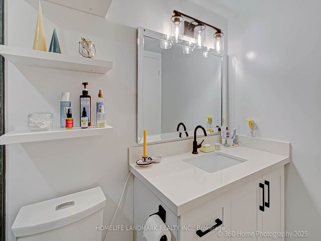 1703 - 633 Bay St
