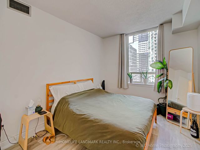 1703 - 633 Bay St