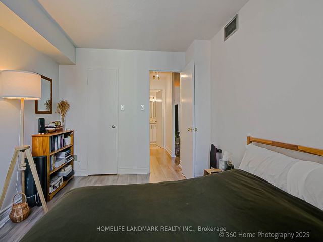 1703 - 633 Bay St