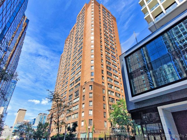 1703 - 633 Bay St