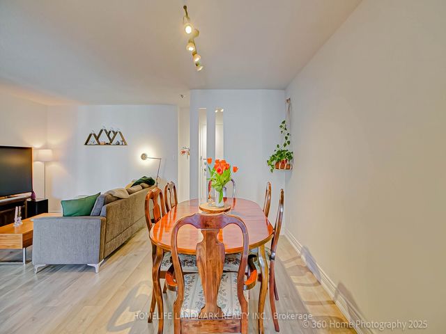 1703 - 633 Bay St