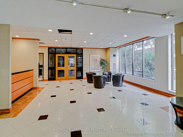 1703 - 633 Bay St