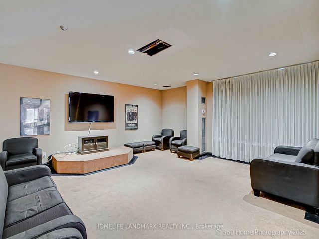 1703 - 633 Bay St
