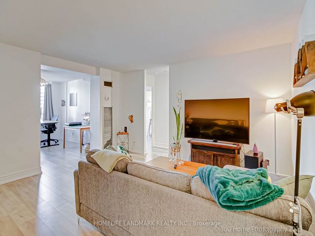 1703 - 633 Bay St