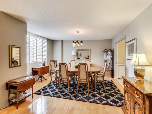 512 - 2727 Yonge St N