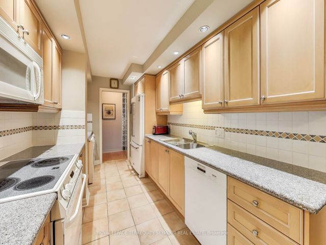 512 - 2727 Yonge St N