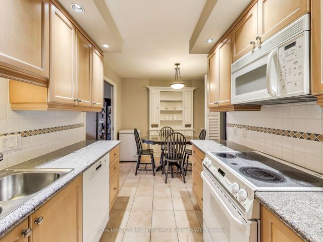 512 - 2727 Yonge St N