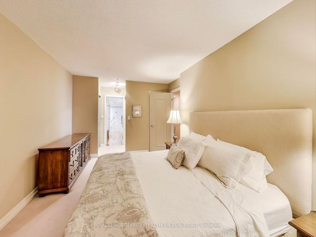 512 - 2727 Yonge St N
