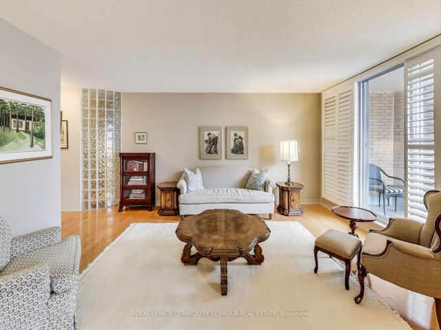 512 - 2727 Yonge St N
