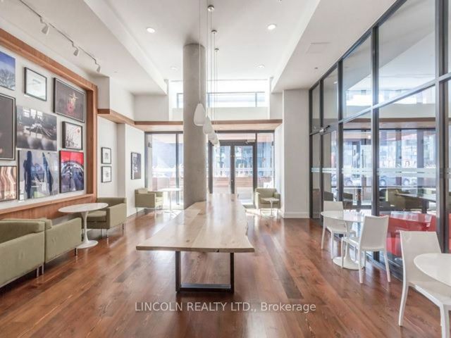 810 - 225 Sackville St