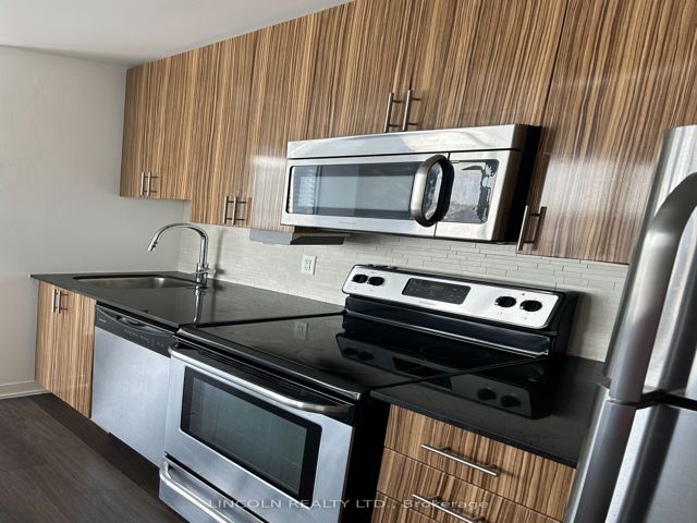 810 - 225 Sackville St