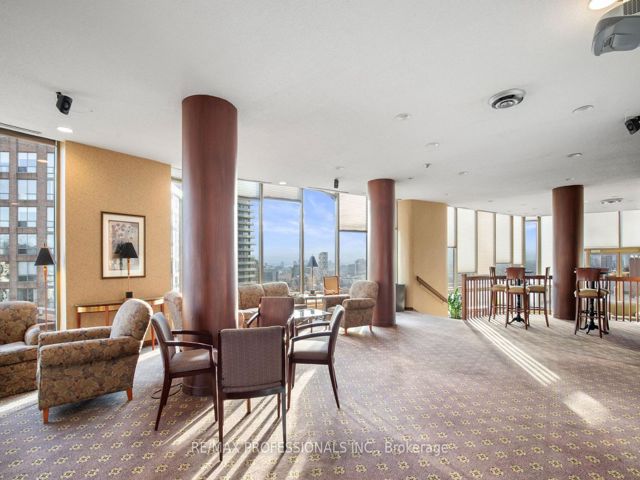 709 - 1055 Bay St