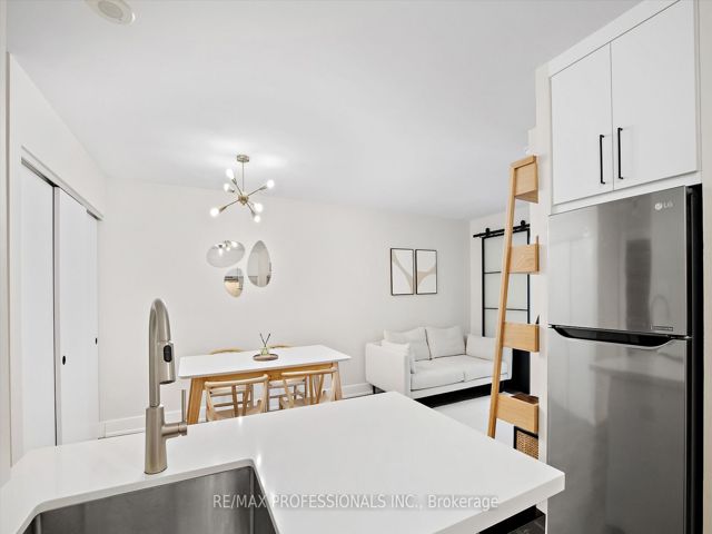 709 - 1055 Bay St