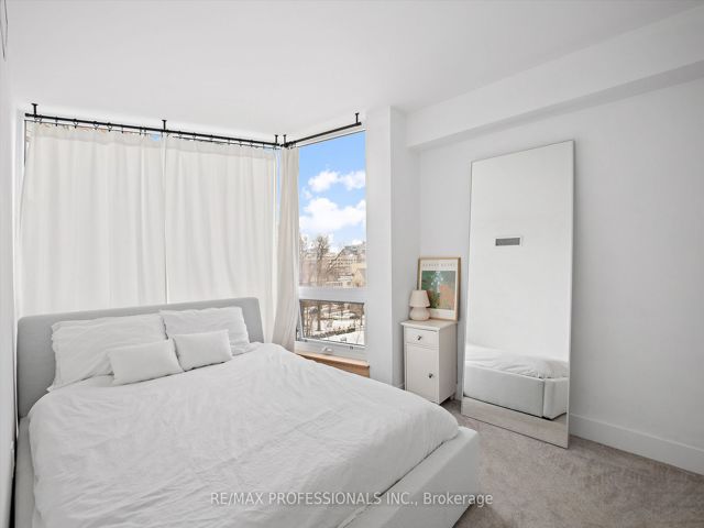 709 - 1055 Bay St