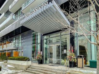 1001 - 30 Roehampton Ave