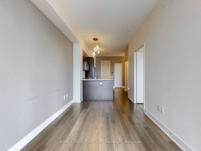 1001 - 30 Roehampton Ave