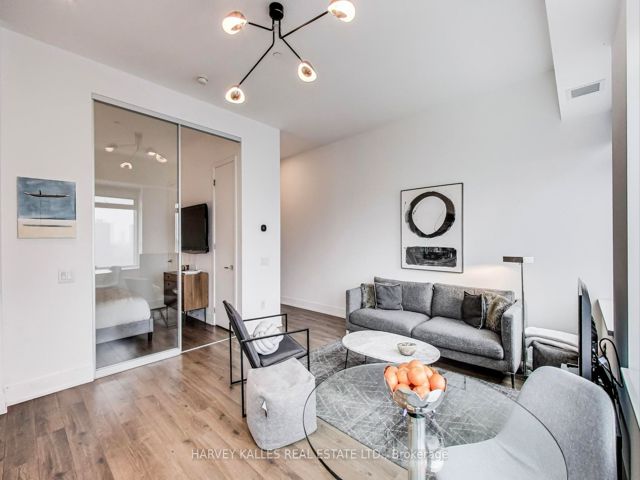 1025 - 111 St.Clair Ave