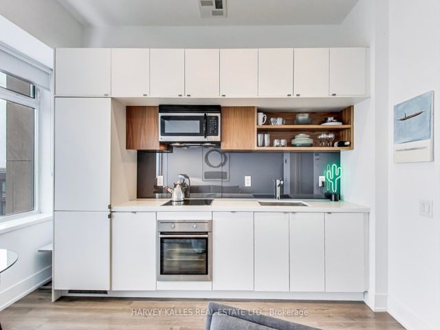 1025 - 111 St.Clair Ave