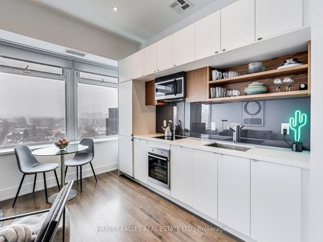 1025 - 111 St.Clair Ave
